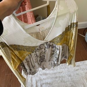 Free people Flowy blouse slightly cropped